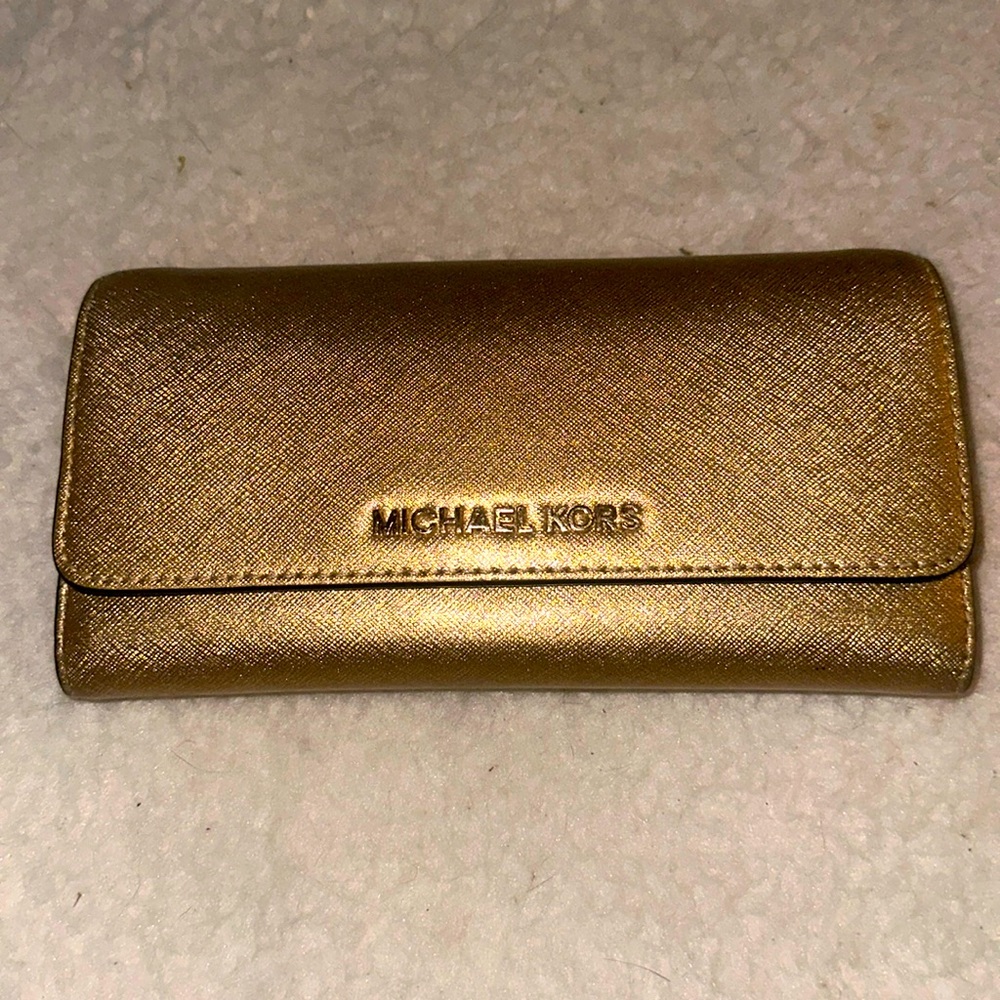 Michael Kors jet set travel wallet